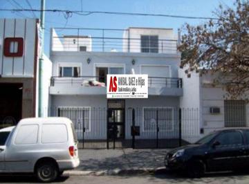 PH de 3 ambientes, Monte Castro · Hermoso Triplex con Entrada de Auto Grande. 3 Ambientes. 2 Balcones