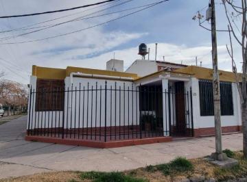 Casa de 5 ambientes, General Gutiérrez · Casa Esquina en Venta de 196 m², Barrio Don Octavio, Luzuriaga - Maipú