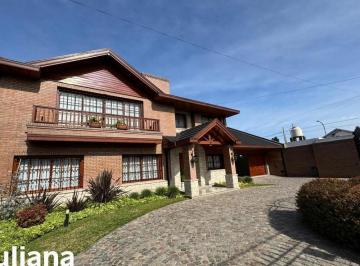 Casa · 400m² · 6 Ambientes · 10 Cocheras · Casa Impontente Seis Ambientes con Pileta - Quilmes