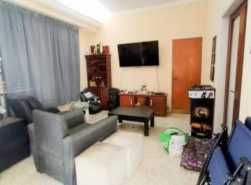 Casa · 370m² · 3 Dormitorios · 1 Cochera · Casa Mas Galpon en Barrio Roma