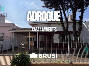 Casa · 120m² · 4 Ambientes · 2 Cocheras · Casa en Venta en Adrogue - 4 Ambientes