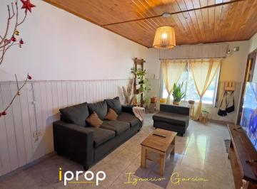 Casa · 350m² · 5 Ambientes · 1 Cochera · Oportunidad! Casa Céntrica, 3 Habitaciones, con Gas Natural! Entorno Tranquilo y Agradable!
