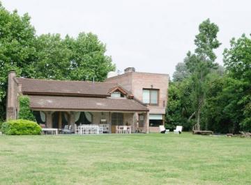 Casa · 300m² · 5 Ambientes · 4 Cocheras · Venta/alquiler Casa 4 Dorm. en Chacras del Ocho