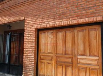 Casa · 160m² · 5 Ambientes · 1 Cochera · Venta 3 PH en Bloque - Jardín - Pileta - Oportunidad!