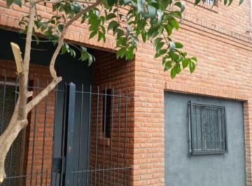 Casa · 160m² · 5 Ambientes · 1 Cochera · Venta 3 PH en Bloque - Jardín - Pileta - Oportunidad!