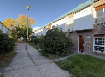 Casa · 80m² · 4 Ambientes · 1 Cochera · Casa en Canal V
