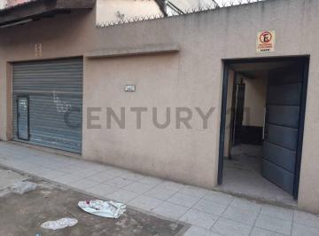 Casa · 136m² · 4 Ambientes · Casa 3 Amb. con Local Comercial Sobre Av Julio a Roca
