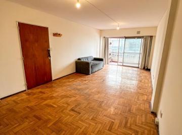 Departamento · 69m² · 5 Ambientes · Venta Departamento 2 Dorm. con Balcón Al Frente en El Centro de La Ciudad.