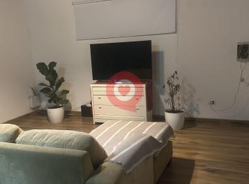 Casa · 155m² · 3 Ambientes · 1 Cochera · Casa en Confluencia