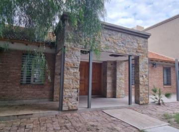 Casa de 7 ambientes, El Challao · Casa con 640 m² en Alquiler en El Challao, Ciudad Mendoza.