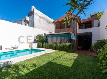Casa · 227m² · 6 Ambientes · 2 Cocheras · Casa en Venta 4 Dorm. con Parque y Pileta, La Plata