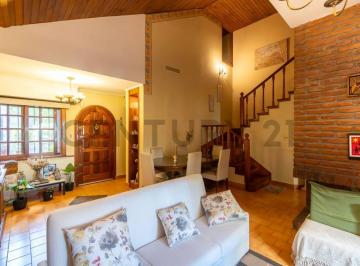 Casa · 227m² · 6 Ambientes · 2 Cocheras · Casa en Venta 4 Dorm. con Parque y Pileta, La Plata