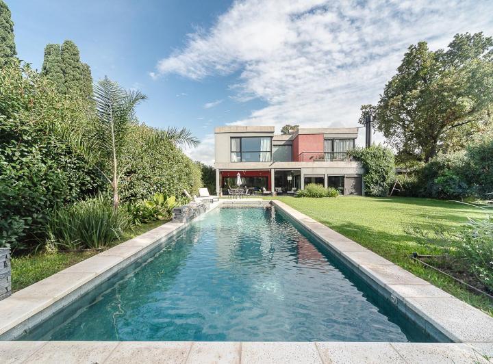 Casa · 260m² · 5 Ambientes · 4 Cocheras