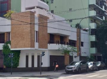 Casa · 290m² · 4 Ambientes · 2 Cocheras · Casa S/lote Propio con 2 Amplias Cocheras