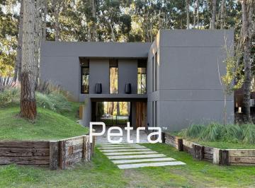 Casa · 201m² · 5 Ambientes · 1 Cochera · Casa en Venta en Costa Esmeralda - Gas Natural
