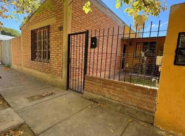 Casa · 90m² · 2 Ambientes · 1 Cochera · Casa de Barrio en Venta El Cerrito