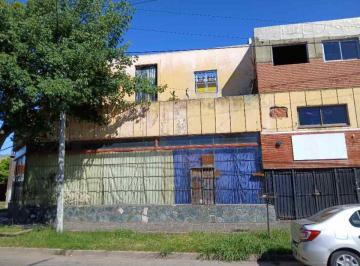 Local comercial , Avellaneda · Local 15x9 m, Aparte Recepción de 3x3,50 con Tres Baños de Damas y Uno de Hombre, Entrepiso 13x7