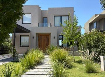 Casa de 3 ambientes, Vistalba · Hermosa Casa en Barrio Privado
