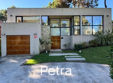 Casa · 170m² · 4 Ambientes · 1 Cochera · Casa en Venta en Valeria del Mar