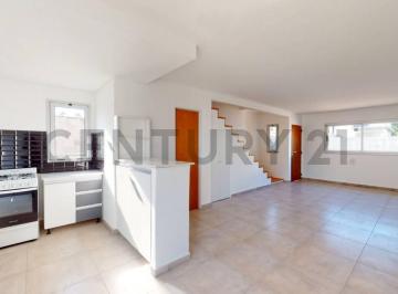 Casa · 90m² · 3 Ambientes · 2 Cocheras · 9 Entre 504 y 505, m. B. gonnet. Dúplex en Venta en Complejo Cerrado Magnolia