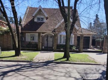 Casa · 192m² · 4 Ambientes · 2 Cocheras · Casa en Venta en Burzaco con Pileta