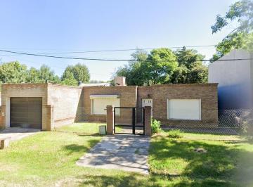 Casa · 167m² · 5 Ambientes · 2 Cocheras · Casa en Venta de 3 Dorm. en Los Olmos, Roldán