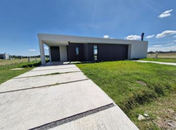 Casa · 180m² · 4 Ambientes · 2 Cocheras · Casa en Venta en La Magdalena