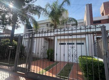 Casa · 160m² · 5 Ambientes · 1 Cochera · Casa en Venta Urca Apto Credito