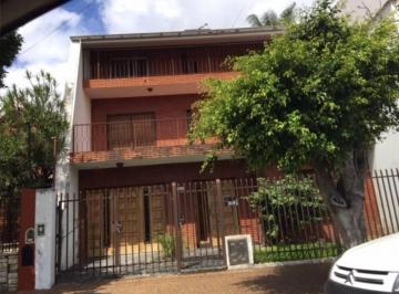 Casa · 235m² · 6 Ambientes · Sólida Casa de Excelente Construcción en 3 Plantas - Muy Buena Ubicación