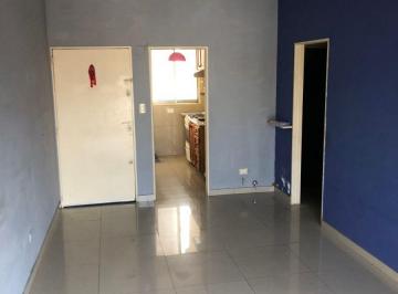 Se trata de un excelente depto de tres ambientes al frente con balcón, la cocina · 3 Amb Frente Balcón Cocina con Lav