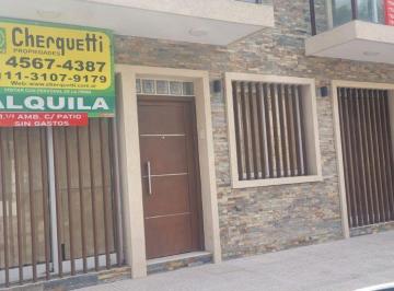 Departamento de 2 ambientes, Monte Castro · A Estrenar 1 Amb.1/2 con Patio. Apto Profesional S/gastos