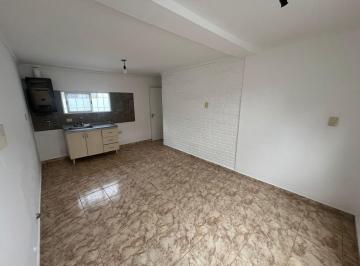 Departamento · 70m² · 4 Ambientes · Departamento en Alquiler Permanente de 2 Dorm. y Patio