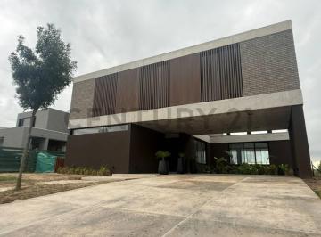 Casa · 380m² · 5 Ambientes · 2 Cocheras · Casa Fondo a Laguna Puertos del Lago Ribera