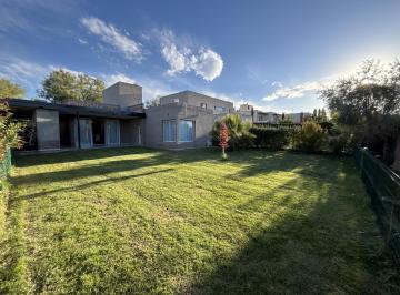 Casa · 192m² · 3 Ambientes · 2 Cocheras · Casa en Venta en Barrio Privado en Maipu Mendoza