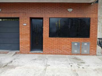 PH · 100m² · 4 Ambientes · 1 Cochera · PH - Venta - Lomas del Mirador con Garage y Entrada Independiente