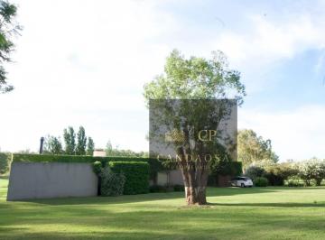 Casa · 309m² · 4 Ambientes · 1 Cochera · Excelente Casa en Venta en Barrio Quebradas, Baradero.