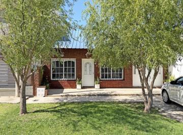 Casa · 2 Dormitorios · 1 Cochera · Casa en Venta
