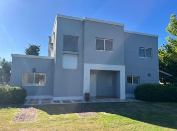 Casa de 7 ambientes, Tigre · Muy Linda Casa con Ambientes Amplios. 4 Dorm., Playroom, Dependencia de Servicio y Pileta