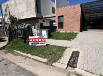 Casa de 4 ambientes, Córdoba · Dúplex a Estrenar 3 Dorm. en San Ignacio Village | Cochera Doble | Patio con Asador