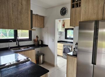 Casa · 153m² · 5 Ambientes · 3 Cocheras · Moderna Casa en Una Sola Planta en Pilar del Este
