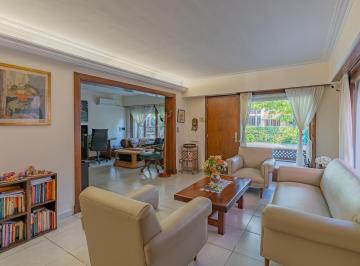 Casa · 205m² · 4 Ambientes · 5 Cocheras · Casa en Divino Rostro