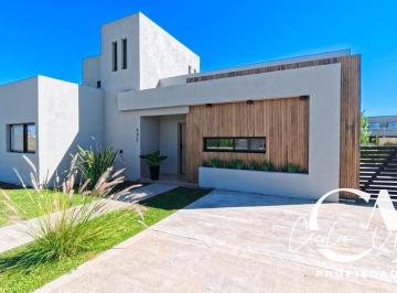 Casa · 205m² · 6 Ambientes · 2 Cocheras · Casa en Venta en Country San Sebastian Area 1
