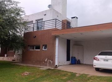 Casa de 4 ambientes, El Volcán · Casa de Diseño Moderno en Venta - Barrio Cerrado