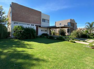 Casa · 250m² · 7 Ambientes · 2 Cocheras · Casa en Barrio Palos Verdes Country Club