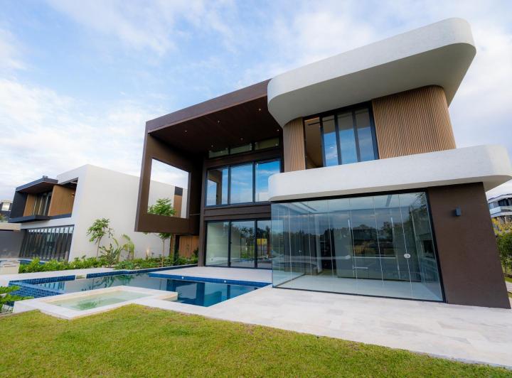 Casa · 550m² · 7 Ambientes · 2 Cocheras