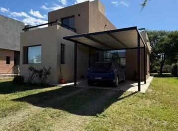 Casa · 144m² · 4 Ambientes · 1 Cochera · Alquiler Casa 3 Dor. Pileta Country Valle del Golf Malagueño