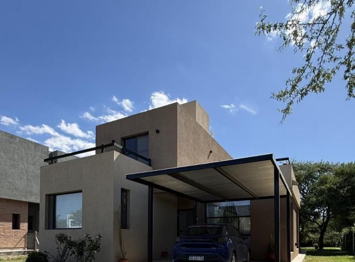 Casa · 144m² · 4 Ambientes · 1 Cochera