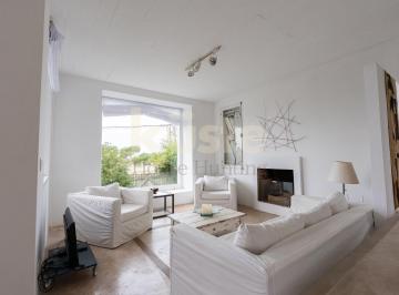 Casa · 600m² · 3 Ambientes · 2 Cocheras · Casa 2 Dorm. en El Chorro a 100 m del Mar con Piscina y Vista Al Mar