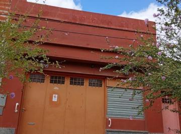 Casa · 250m² · 5 Ambientes · 1 Cochera · Casa en Venta - 2 Dorm. 2 Baños - Chacabuco