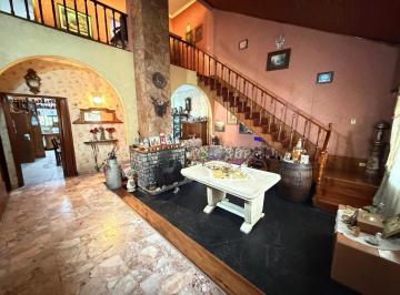 Casa · 230m² · 5 Ambientes · 1 Cochera · Casa en Venta - San Antonio de Padua - 5 Ambientes - Cerca Estación